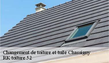 Les travaux de changement des tuiles à Chassigny dans le 52190